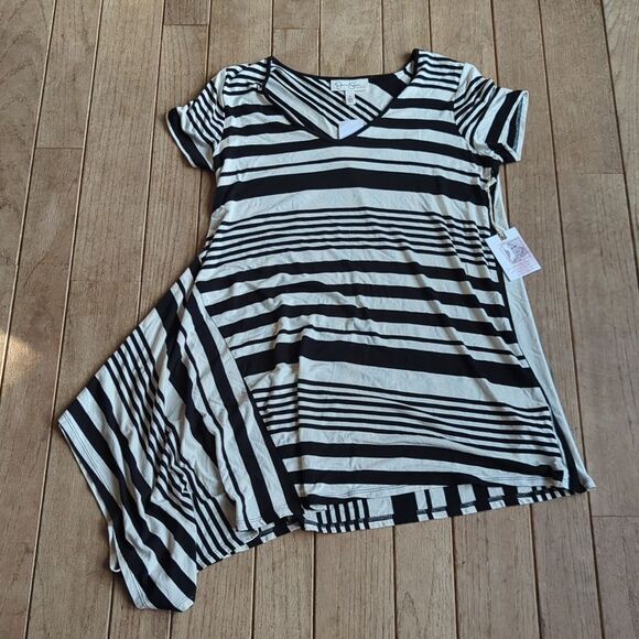 NWT women's Jessica Simpson maternity black and cream striped top size medium - Picture 1 of 3